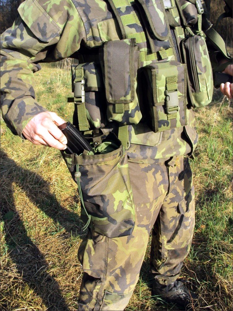 Odhazovák na prázdné zásobníky gen.2 (s plast výztuží) - Flecktarn