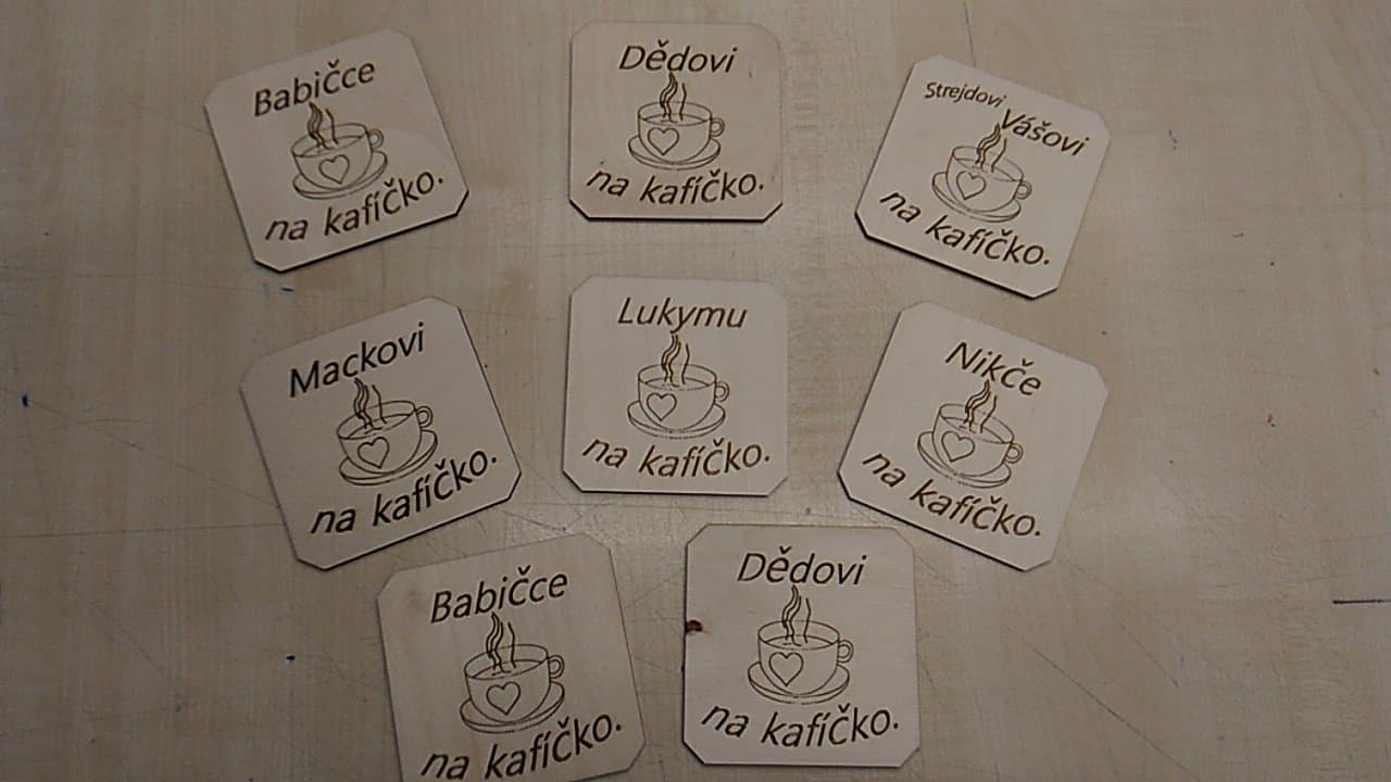Dřevěný podtácek 10x10 cm (motiv na zakázku)