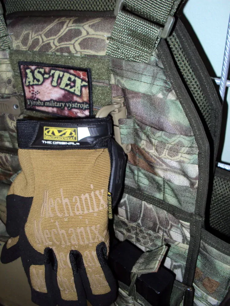 Plastová karabina Grimlock Khaki zelená