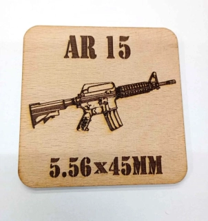 Dřevěný podtácek AR15